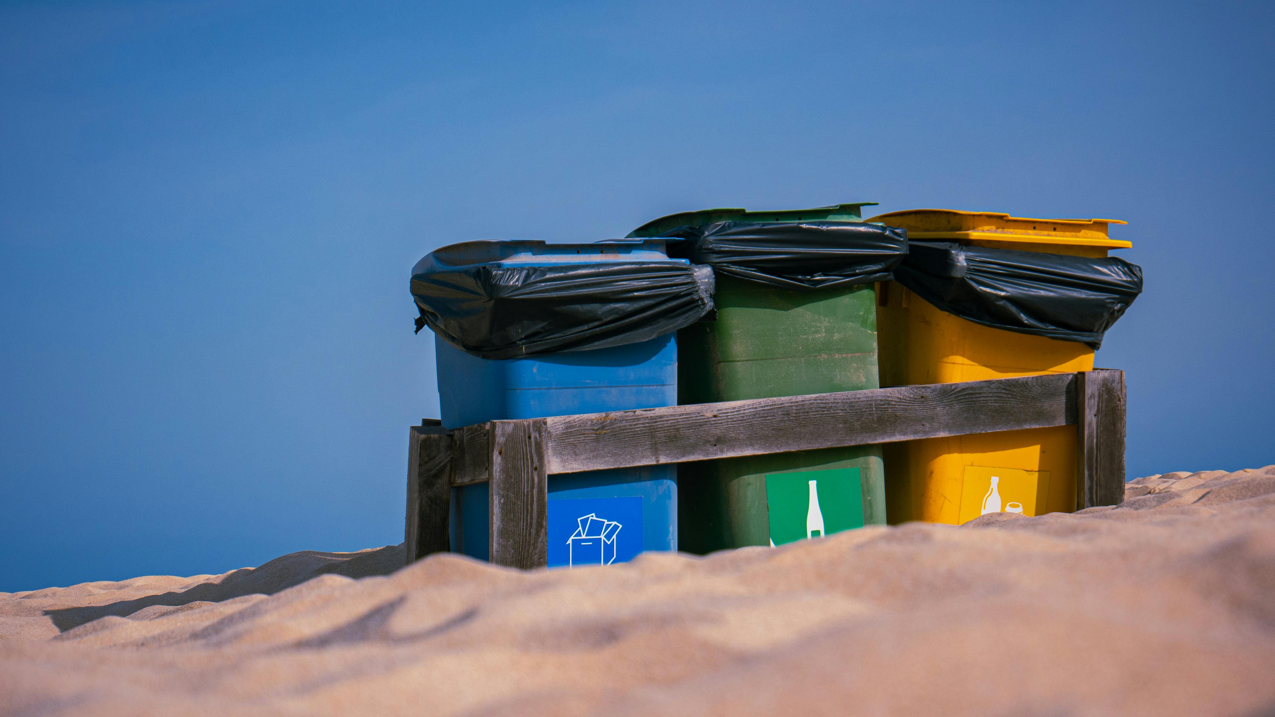 Garbage bins & liners