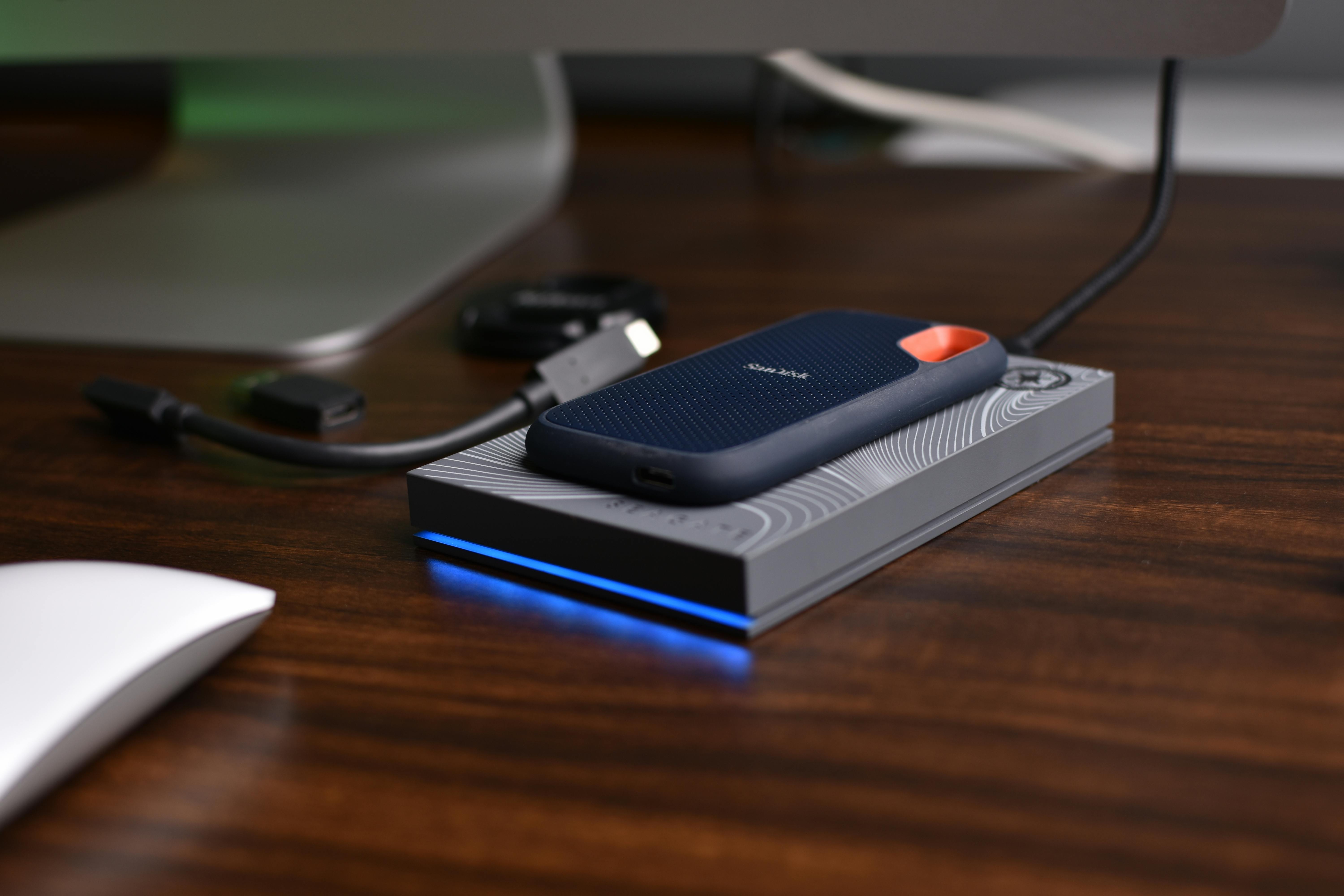 Storage devices (HDD, SSD, NAS)